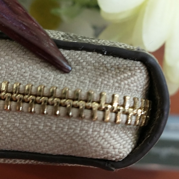 Michael Kors Signature Wallet - Picture 9 of 11